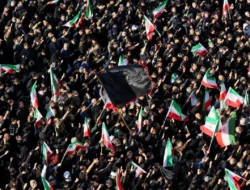 Israel ‘Kompori’ Warga Iran Turun ke Jalan Gulingkan Rezim