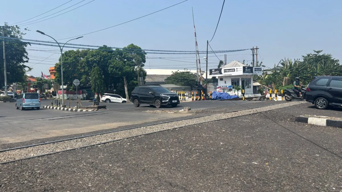 Perbaikan Jalur Rel, Jalan Madukoro Semarang Dibuka Tutup