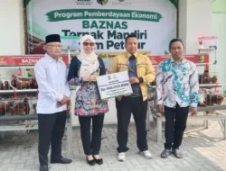 Gandeng Baznas, Bupati Eisti’anah Lepas Program Ternak Petelur